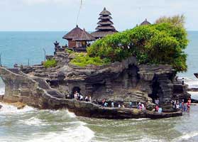 Hire car to Ubud Villages and Tanah Lot 
